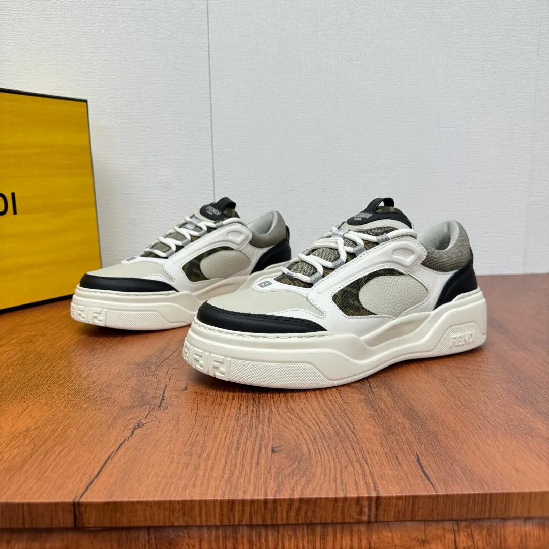 Batch 780 FENDI/FENDI Force men's sports shoes, new thick-soled lightweight lace-up low-top shoes at the counter, made of white full-grain leather and white and brown smooth leather, with padded elements. Brown FF jacquard and yellow technical fabric details. Lightweight, thick white sole with FF graphic details on the toe and heel. Main body of pebbled soft cowhide with Nappa calfskin. Contrasting color multiple composite splicing, extremely modern and youthful, webbing style lace-up hole design, multiple injection molded brand logo plastic modules on the toe, and embroidered FF logo on the side, heavy craftsmanship, full of details, super high quality control and fine workmanship! Full mesh breathable lining, ultra-light TPR foam rubber; molded outsole, lightweight and versatile, non-slip and wear-resistant! Comes with full packaging! Size: 39-40-41-42-43-44 Leather shoe size (can be customized, 38.45 cannot be returned or exchanged) Item number: 7E1728 black gray